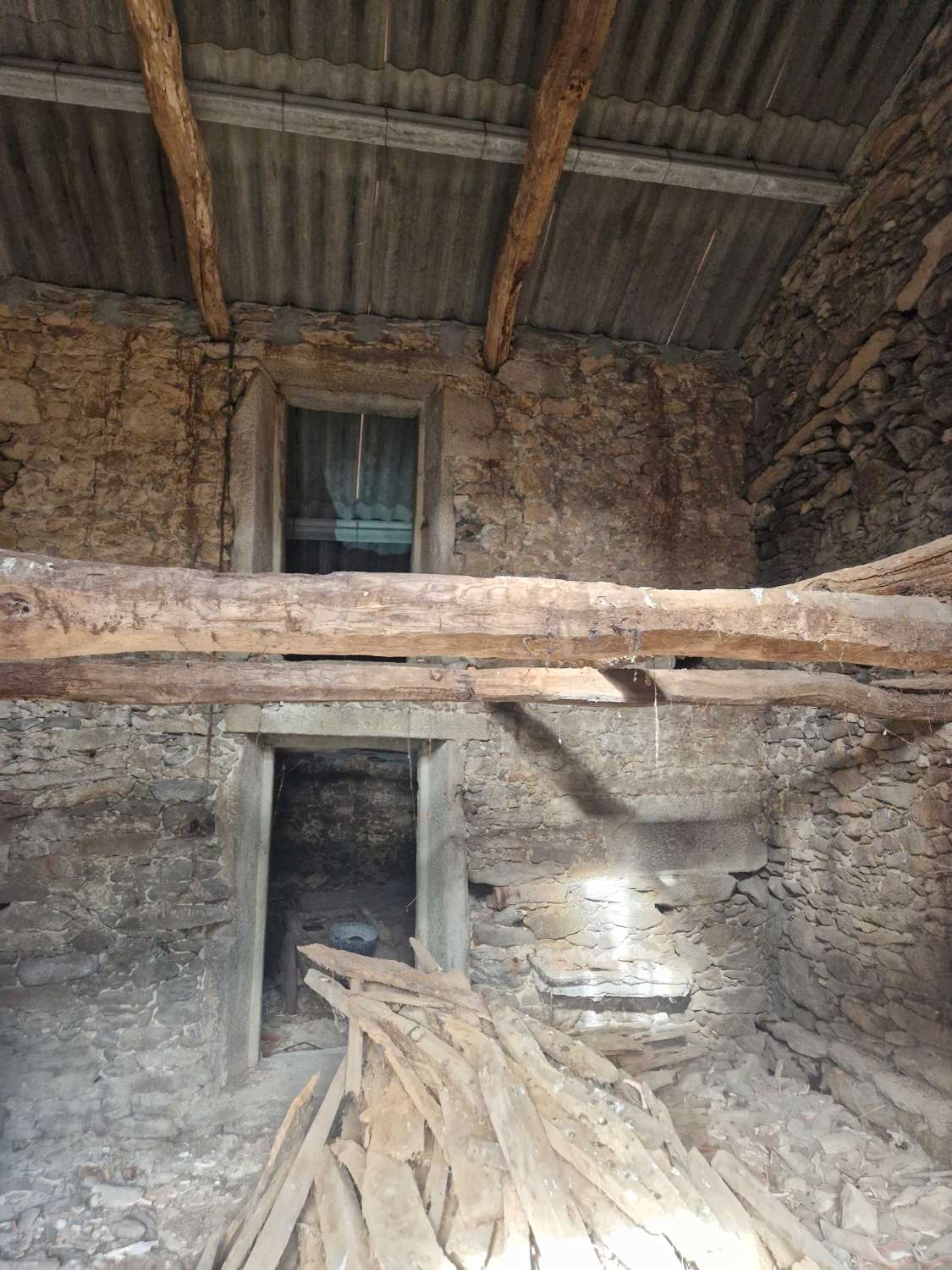 Hus till salu i Brión