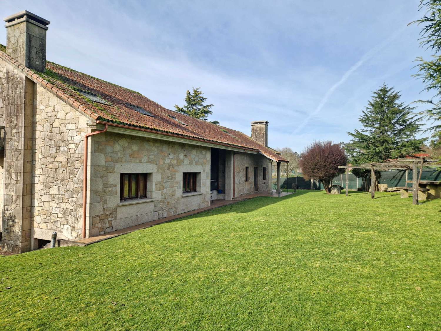 CASA ESPECTACULAR (SIN TERMINAR) ZONA DE BASTAVALES, BRION