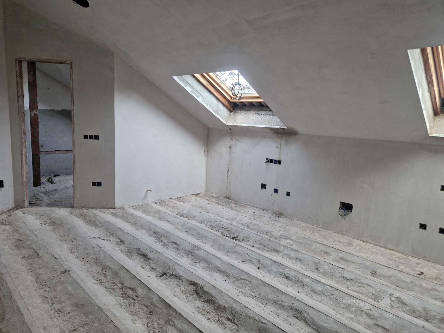 CASA ESPECTACULAR (SIN TERMINAR) ZONA DE BASTAVALES, BRION