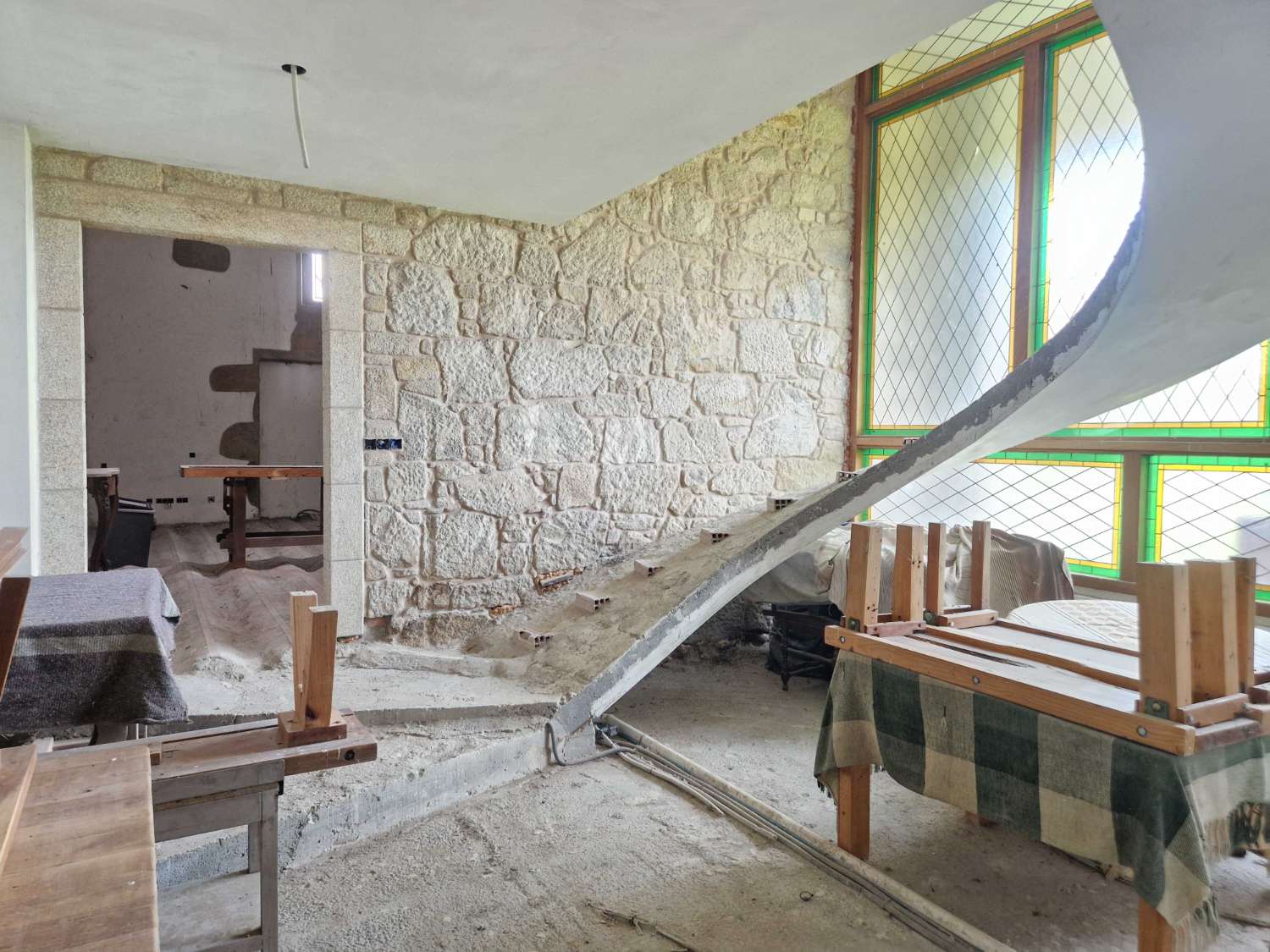 CASA ESPECTACULAR (SIN TERMINAR) ZONA DE BASTAVALES, BRION