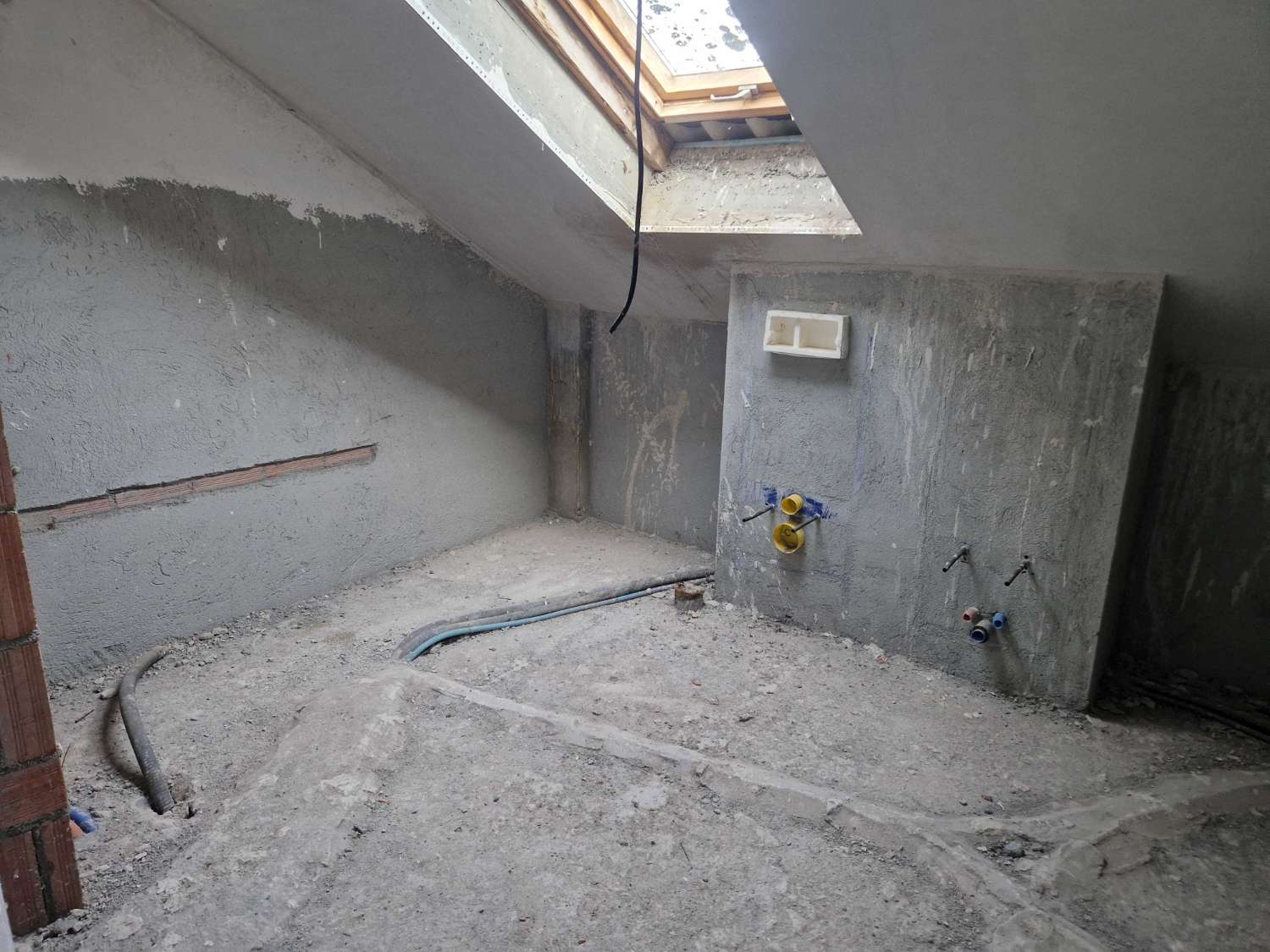 CASA ESPECTACULAR (SIN TERMINAR) ZONA DE BASTAVALES, BRION