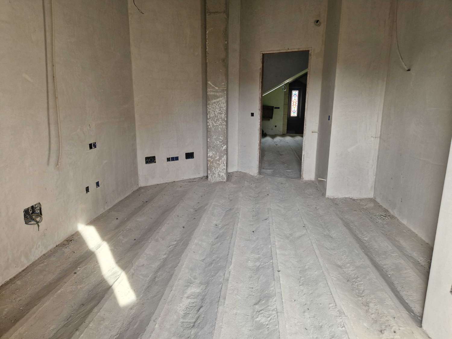 CASA ESPECTACULAR (SIN TERMINAR) ZONA DE BASTAVALES, BRION