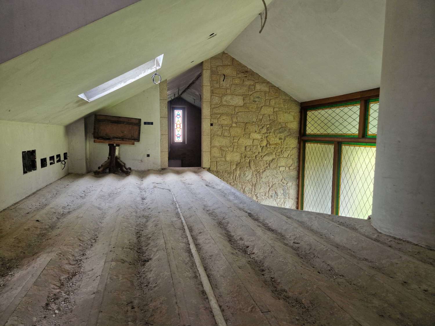 CASA ESPECTACULAR (SIN TERMINAR) ZONA DE BASTAVALES, BRION