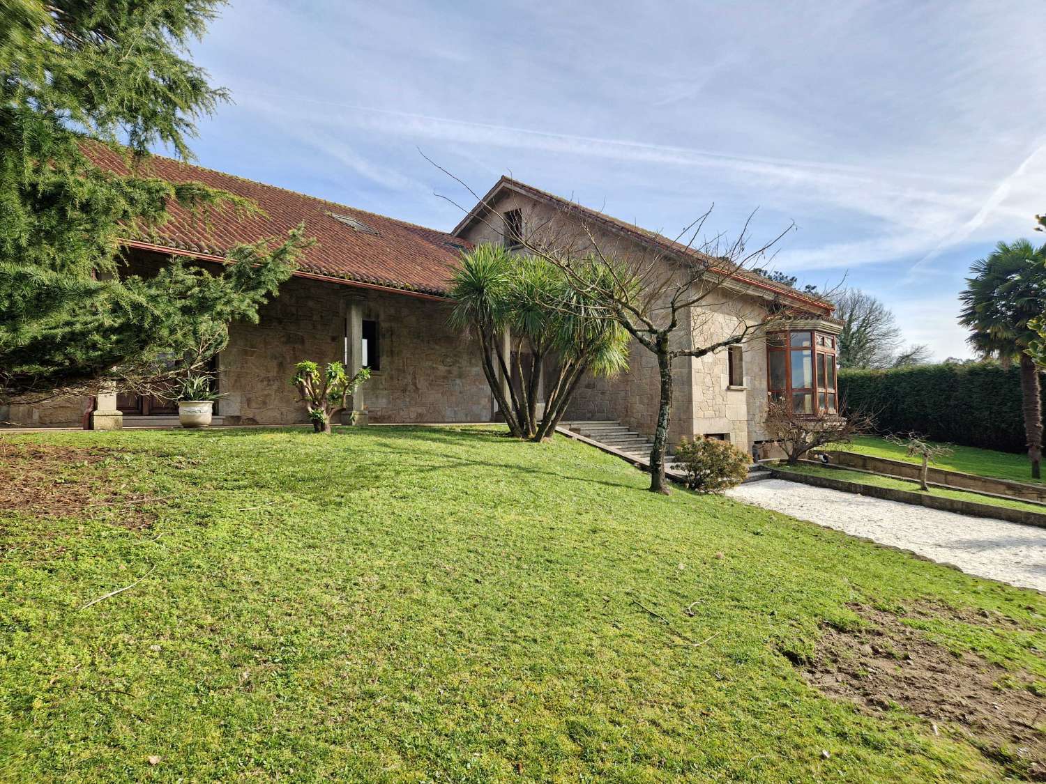 CASA ESPECTACULAR (SIN TERMINAR) ZONA DE BASTAVALES, BRION