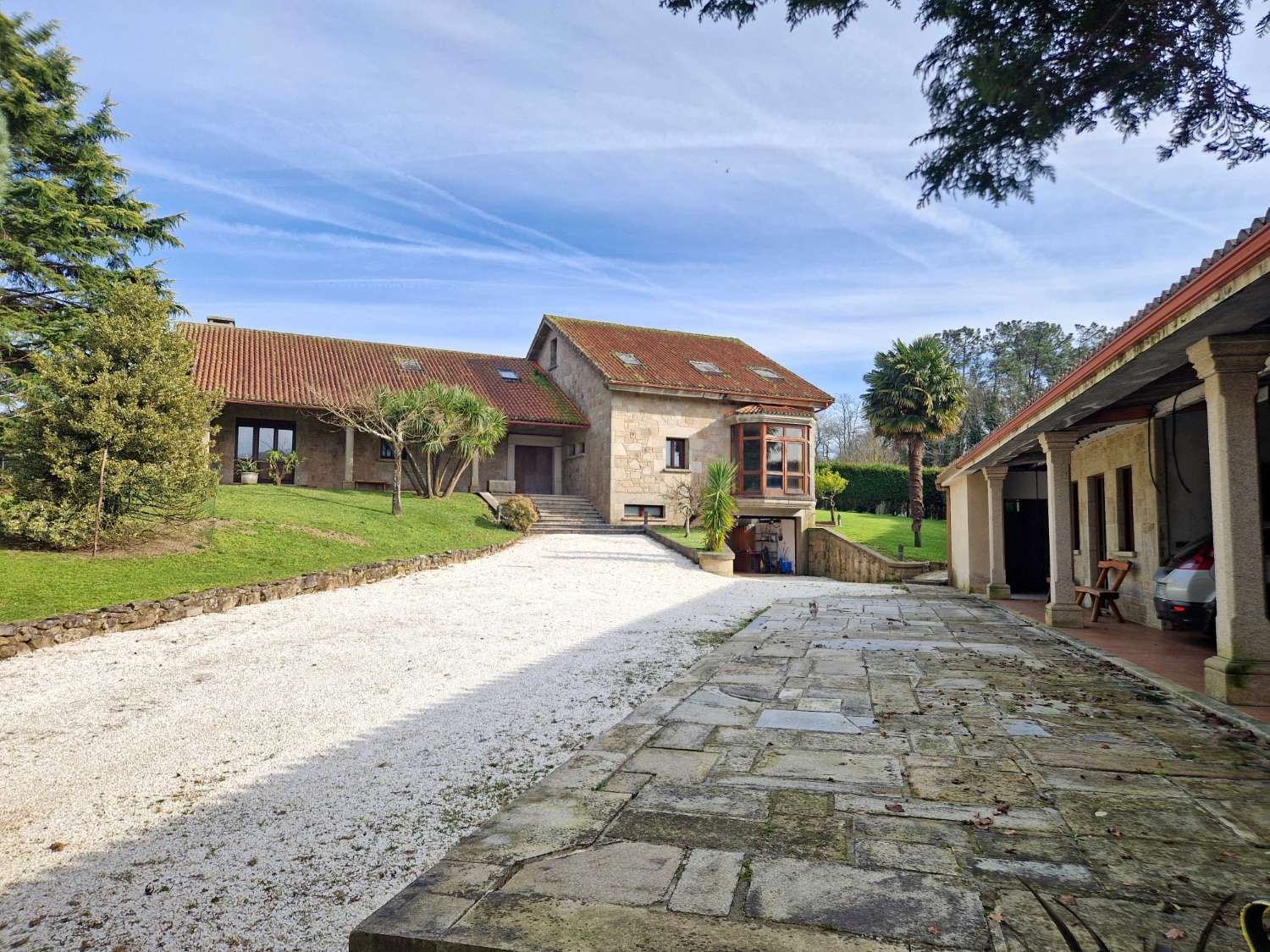 CASA ESPECTACULAR (SIN TERMINAR) ZONA DE BASTAVALES, BRION