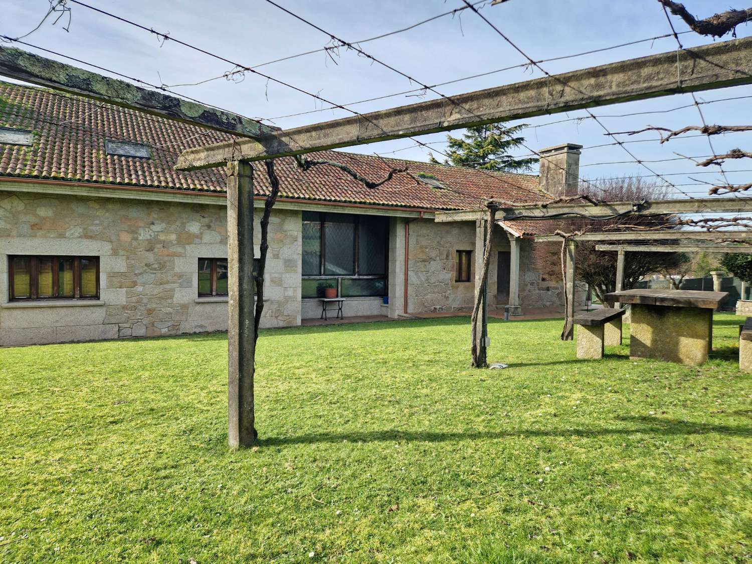 CASA ESPECTACULAR (SIN TERMINAR) ZONA DE BASTAVALES, BRION