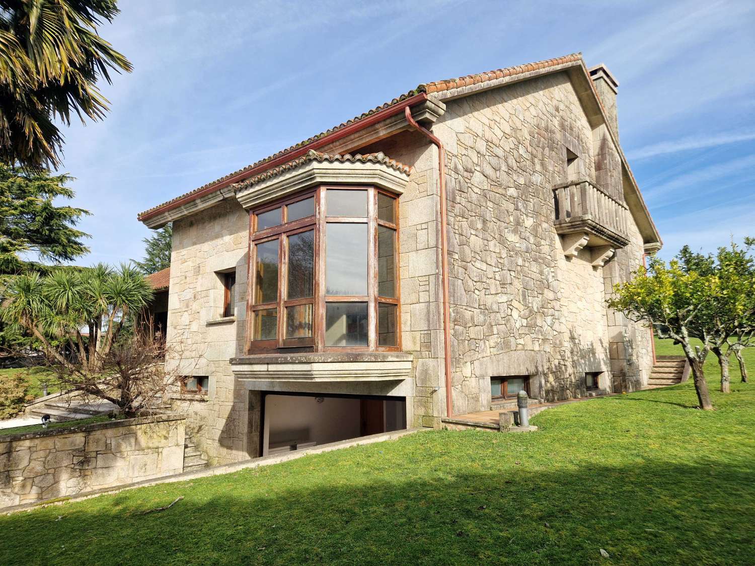 CASA ESPECTACULAR (SIN TERMINAR) ZONA DE BASTAVALES, BRION