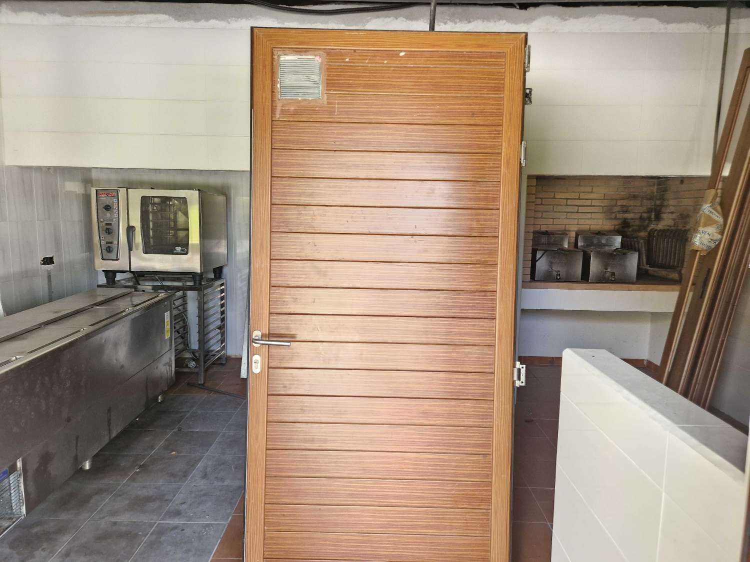 CASA ESPECTACULAR (SIN TERMINAR) ZONA DE BASTAVALES, BRION