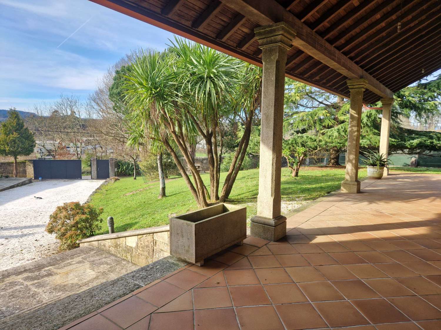 CASA ESPECTACULAR (SIN TERMINAR) ZONA DE BASTAVALES, BRION