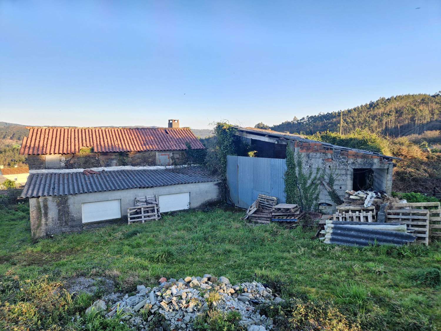 CASA DE PIEDRA PARA REHABILITAR AL LADO DE AMES