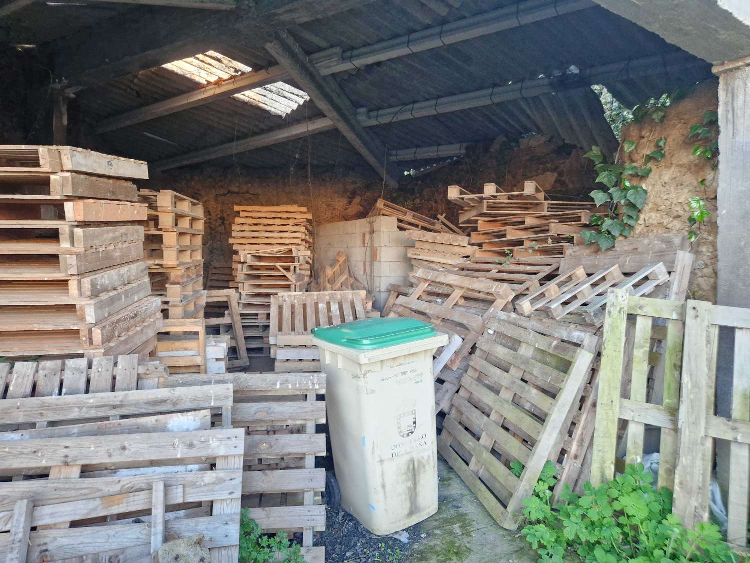 CASA DE PIEDRA PARA REHABILITAR AL LADO DE AMES