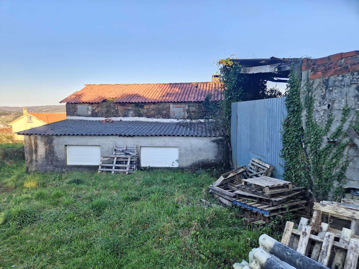 CASA DE PIEDRA PARA REHABILITAR AL LADO DE AMES