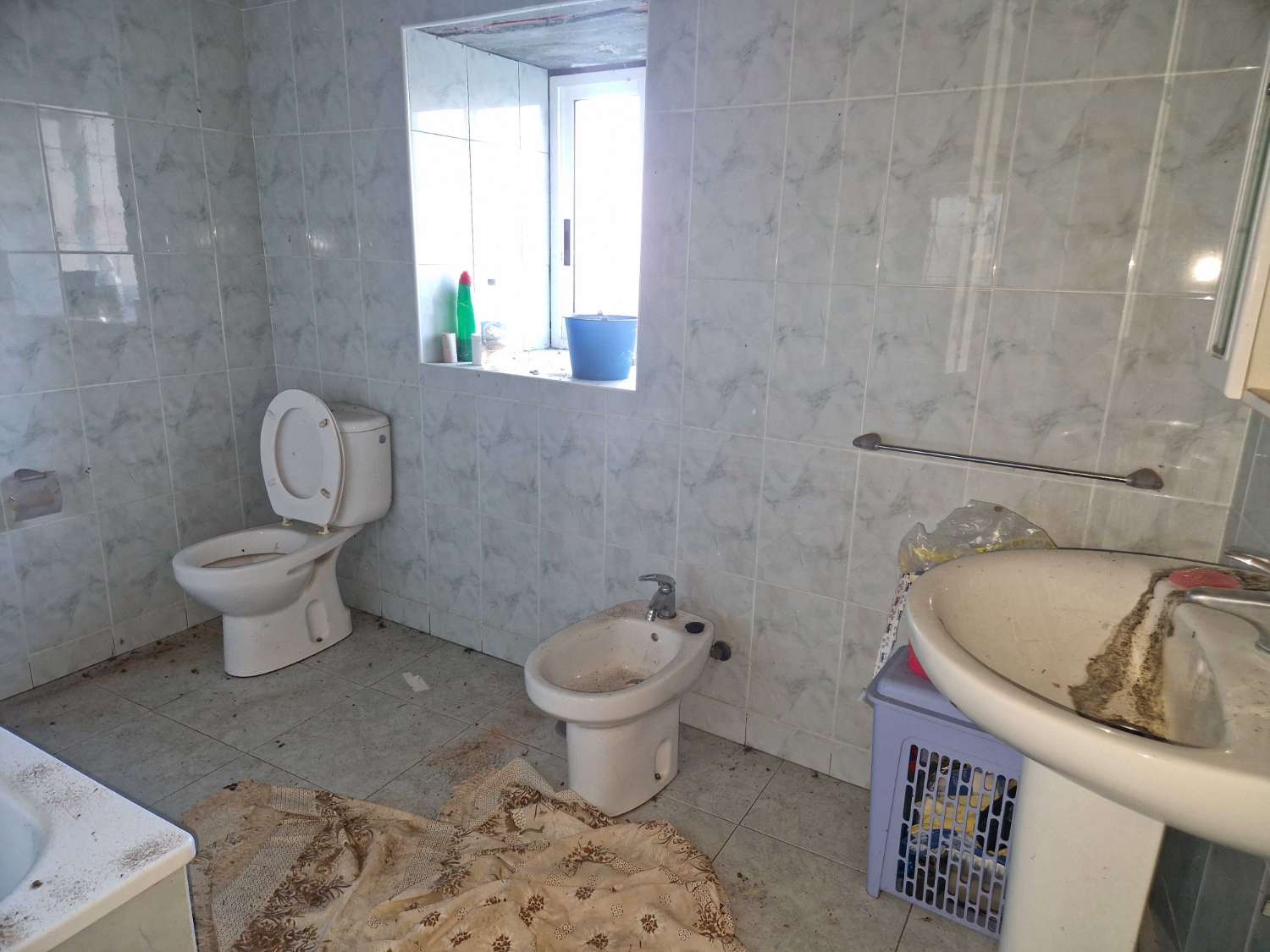 CASA DE PIEDRA PARA REHABILITAR AL LADO DE AMES