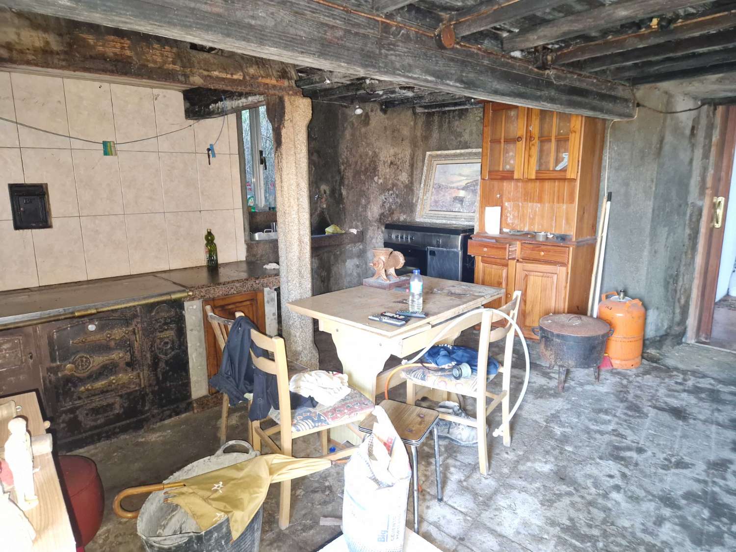 CASA DE PIEDRA PARA REHABILITAR AL LADO DE AMES