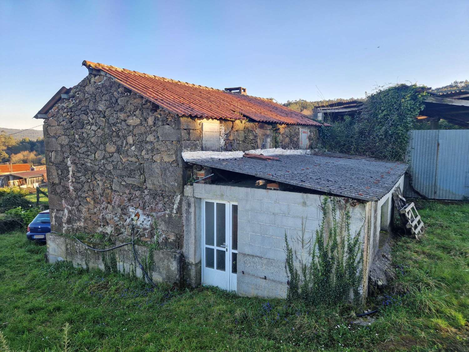 CASA DE PIEDRA PARA REHABILITAR AL LADO DE AMES