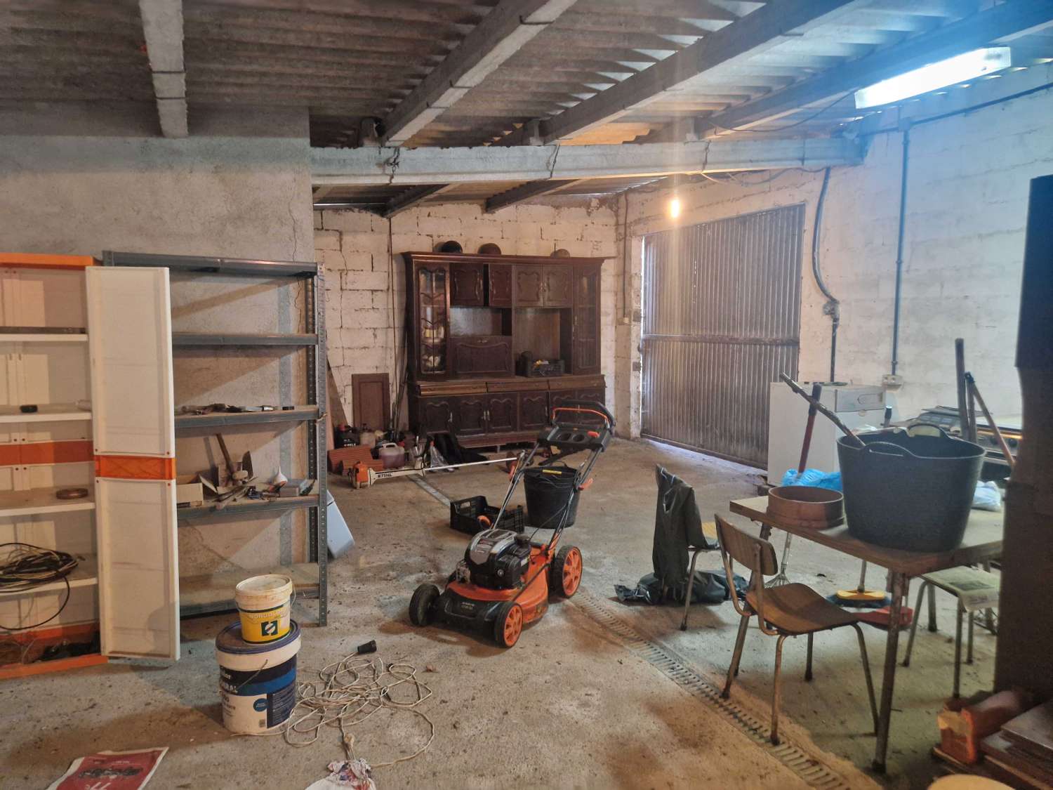 CASA INDEPENDIENTE CON FINCA CERRADA Y ALMACEN EN AMES