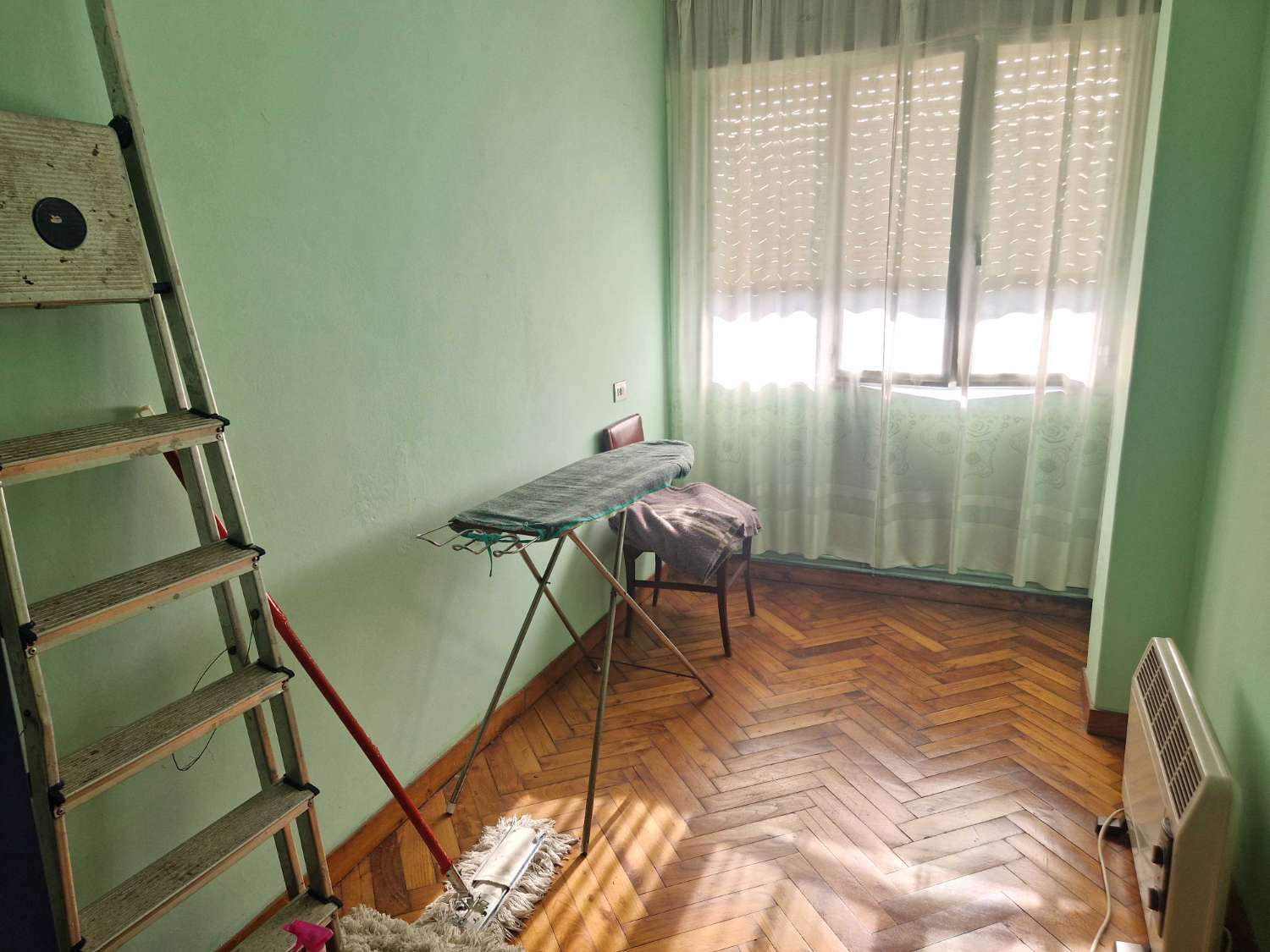 CASA INDEPENDIENTE CON FINCA CERRADA Y ALMACEN EN AMES