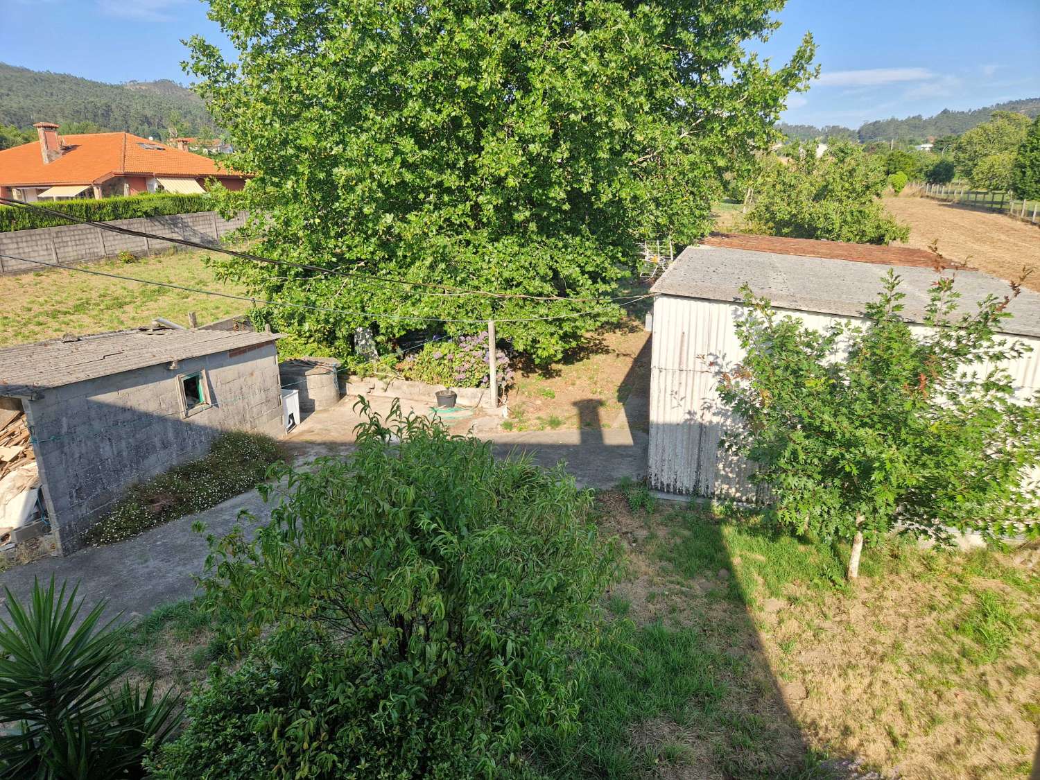 CASA INDEPENDIENTE CON FINCA CERRADA Y ALMACEN EN AMES
