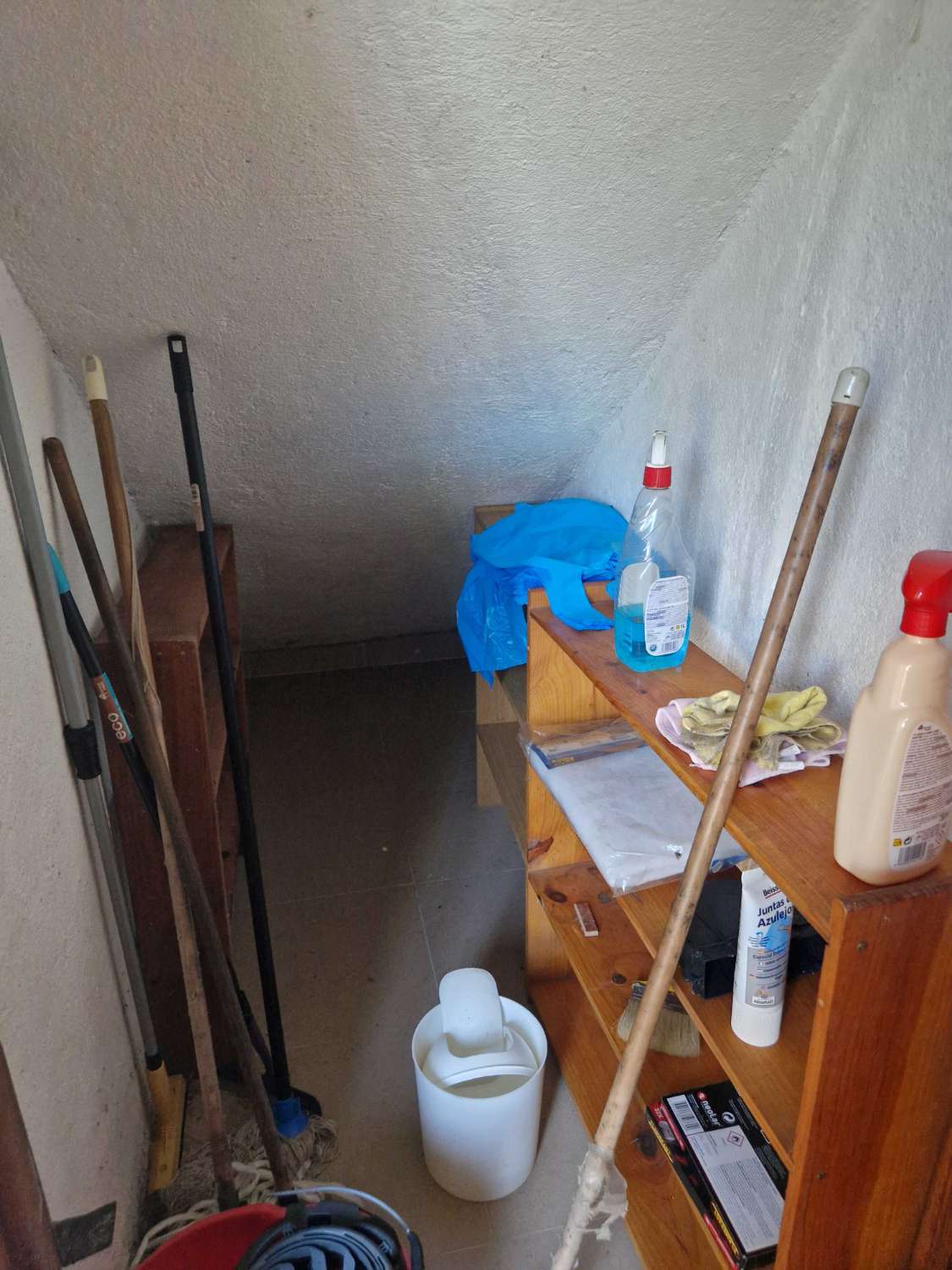 CASA INDEPENDIENTE CON FINCA CERRADA Y ALMACEN EN AMES