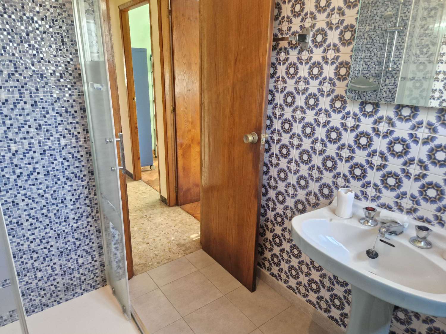CASA INDEPENDIENTE CON FINCA CERRADA Y ALMACEN EN AMES