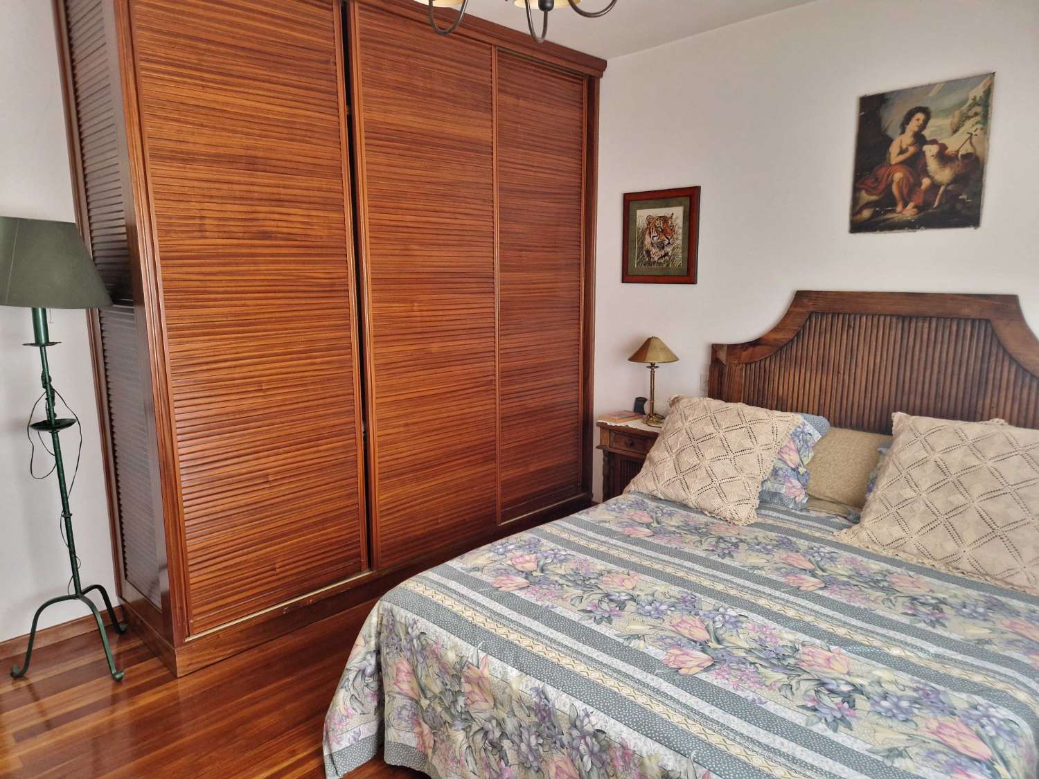 CASA AMPLIA CON PISCINA Y FINCA CERRADA, ZONA LUAÑA, BRION