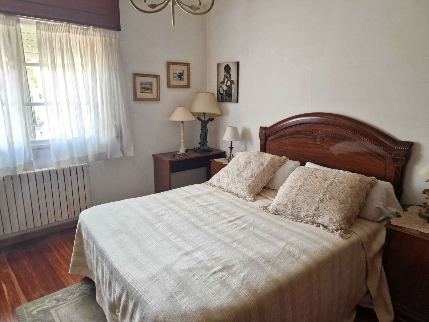 CASA AMPLIA CON PISCINA Y FINCA CERRADA, ZONA LUAÑA, BRION