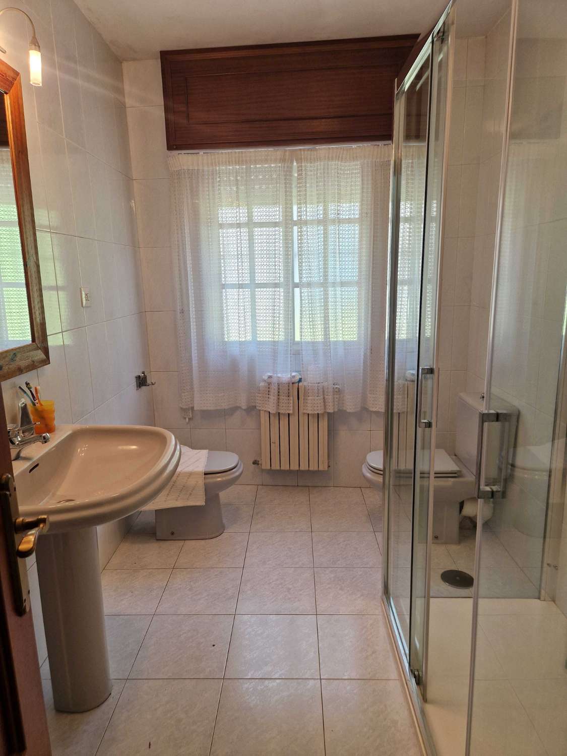 CASA AMPLIA CON PISCINA Y FINCA CERRADA, ZONA LUAÑA, BRION