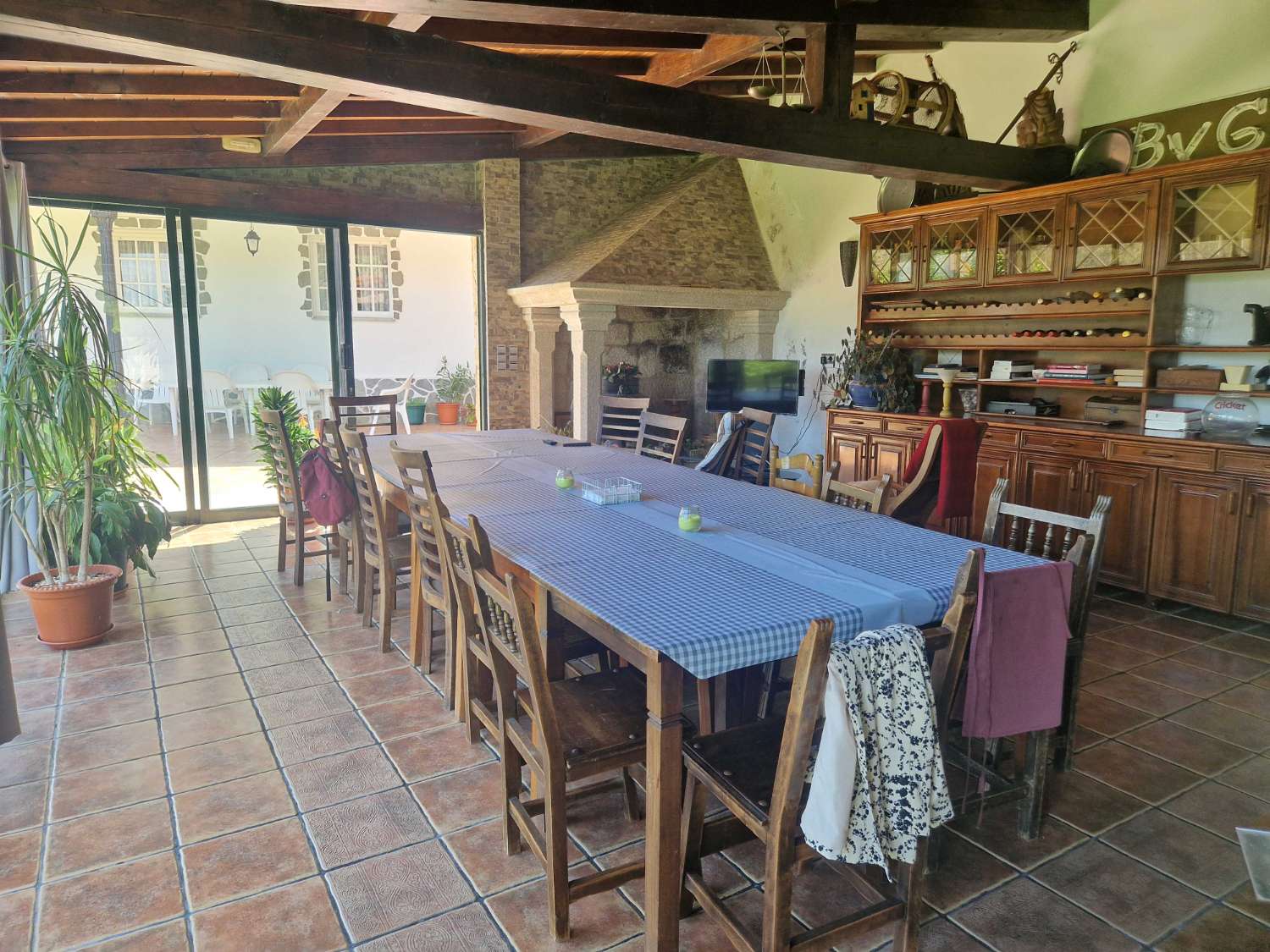 CASA AMPLIA CON PISCINA Y FINCA CERRADA, ZONA LUAÑA, BRION