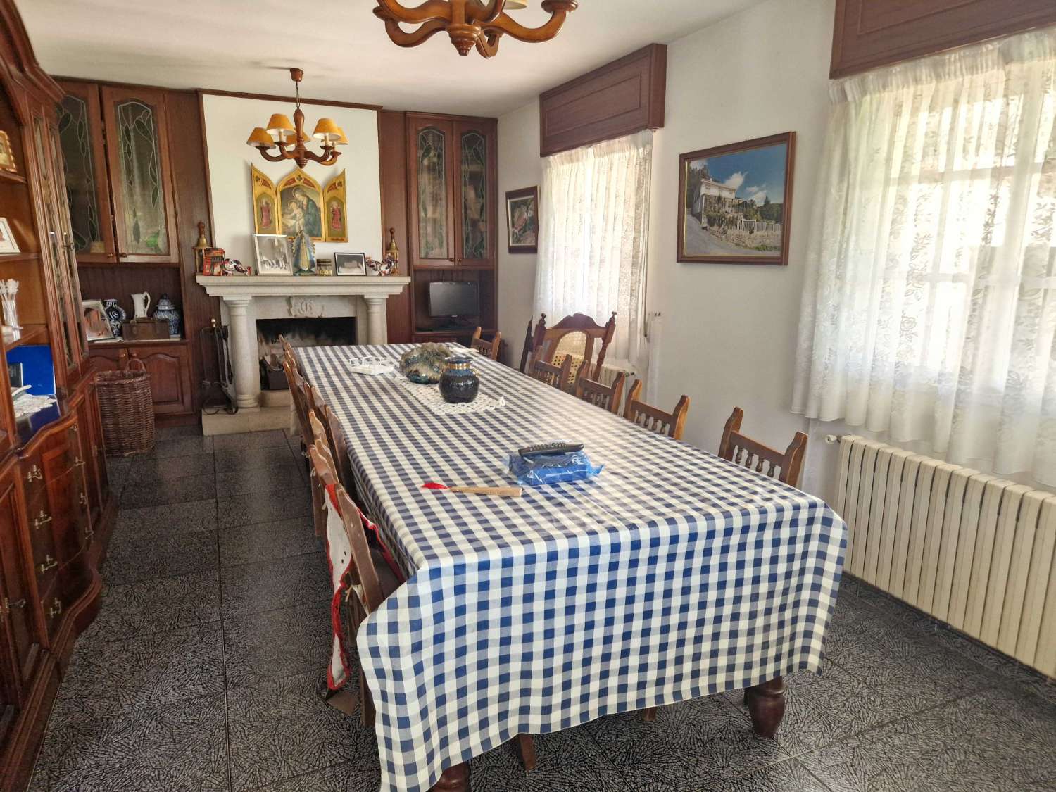 CASA AMPLIA CON PISCINA Y FINCA CERRADA, ZONA LUAÑA, BRION