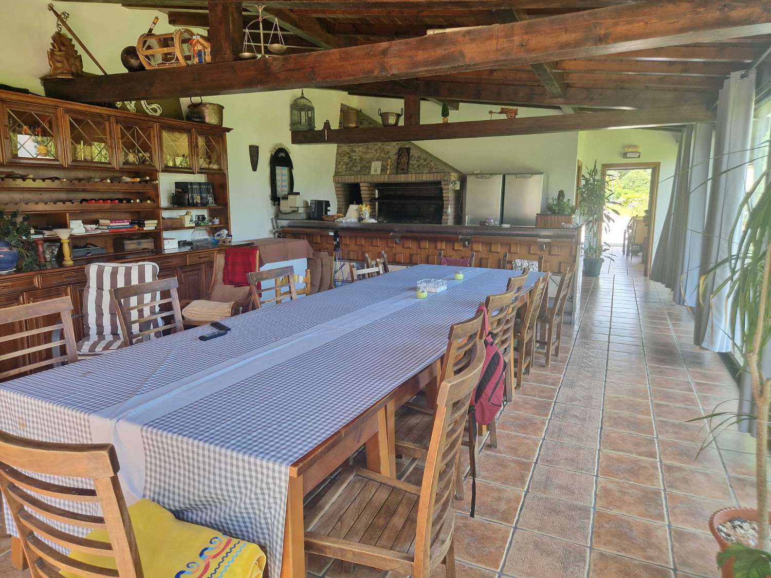 CASA AMPLIA CON PISCINA Y FINCA CERRADA, ZONA LUAÑA, BRION