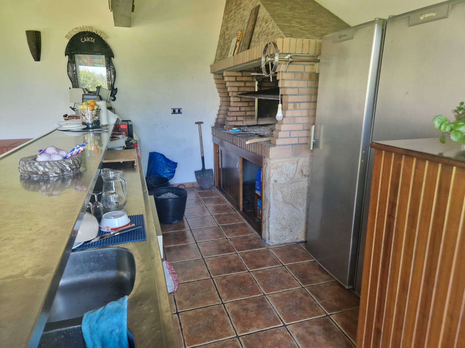 CASA AMPLIA CON PISCINA Y FINCA CERRADA, ZONA LUAÑA, BRION