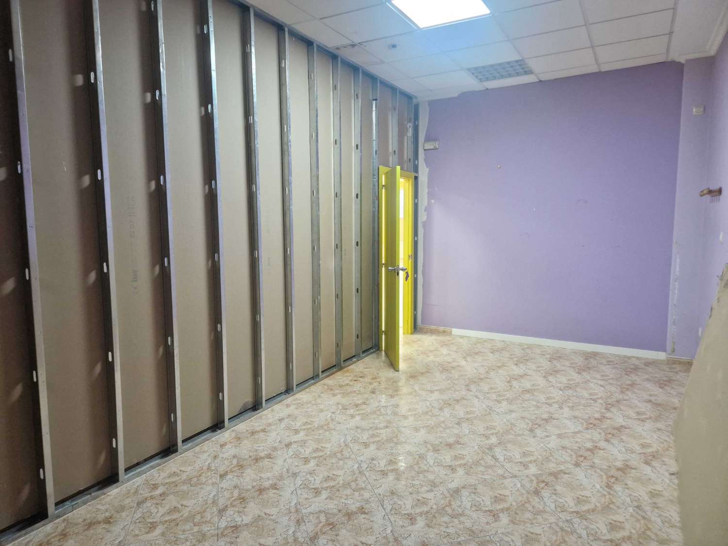 LOCAL AMPLIO EN EL CENTRO DE NEGREIRA