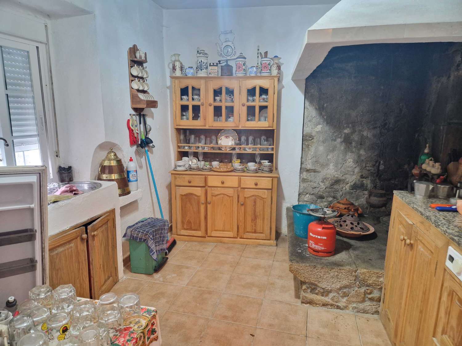 CASA PEQUEÑA CON PARCELA APARTE EN ZONA DE BASTAVALES, BRION