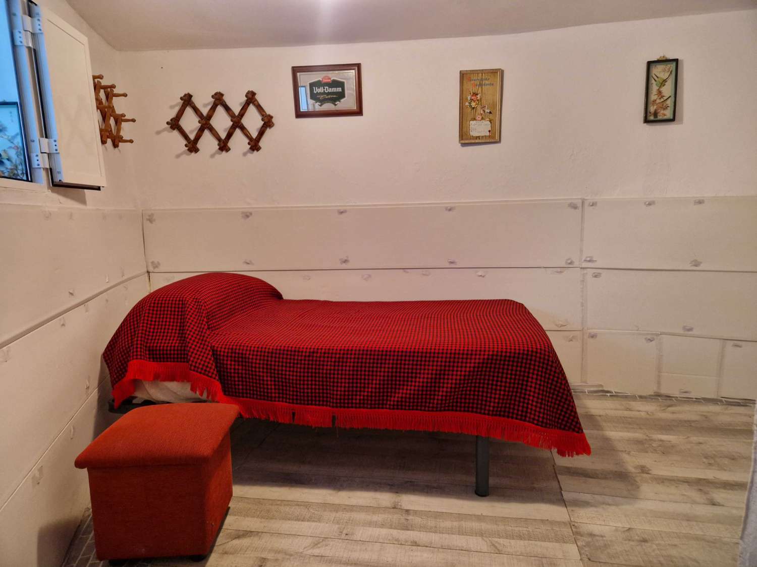 CASA PEQUEÑA CON PARCELA APARTE EN ZONA DE BASTAVALES, BRION