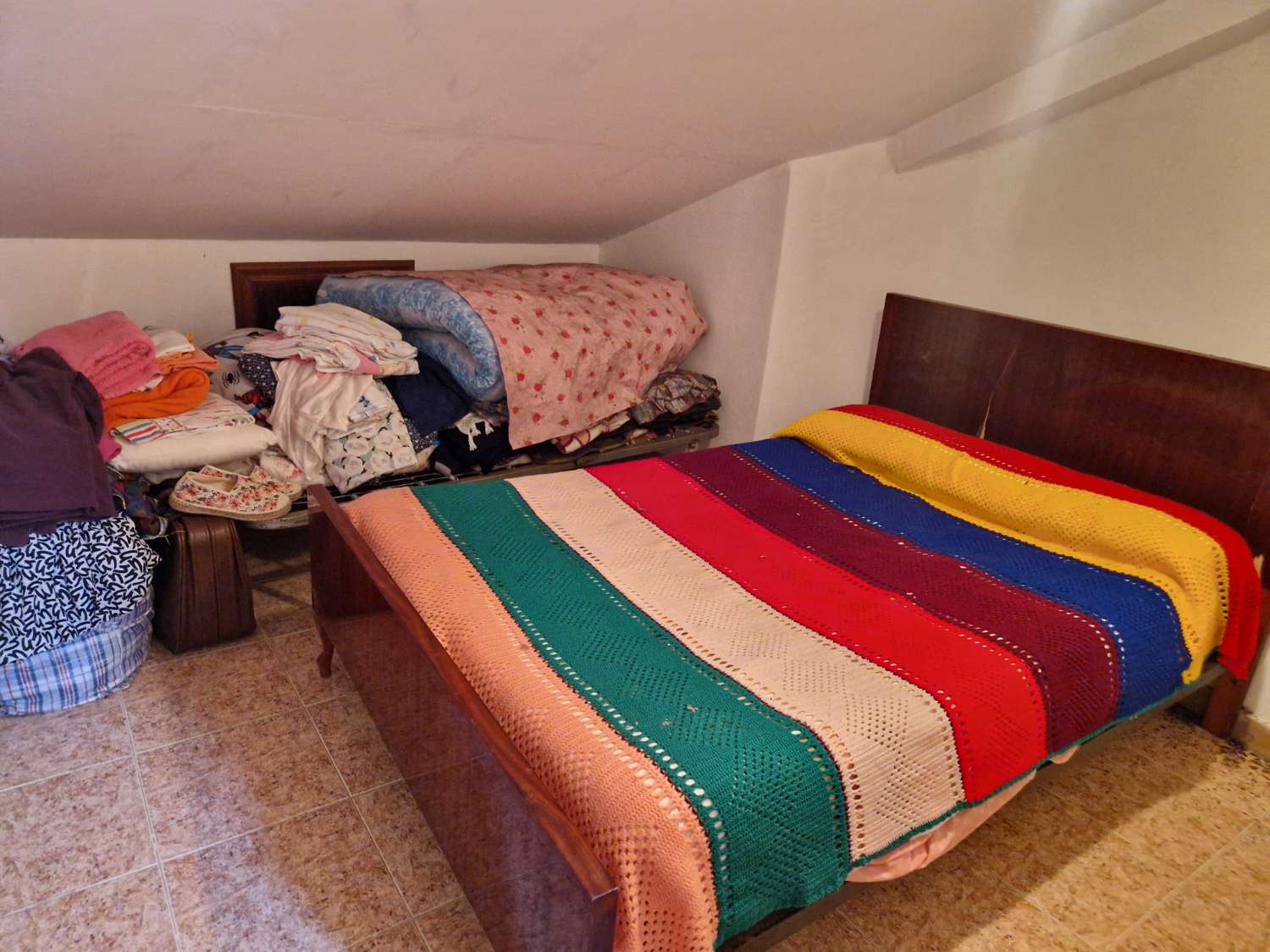 CASA PEQUEÑA CON PARCELA APARTE EN ZONA DE BASTAVALES, BRION