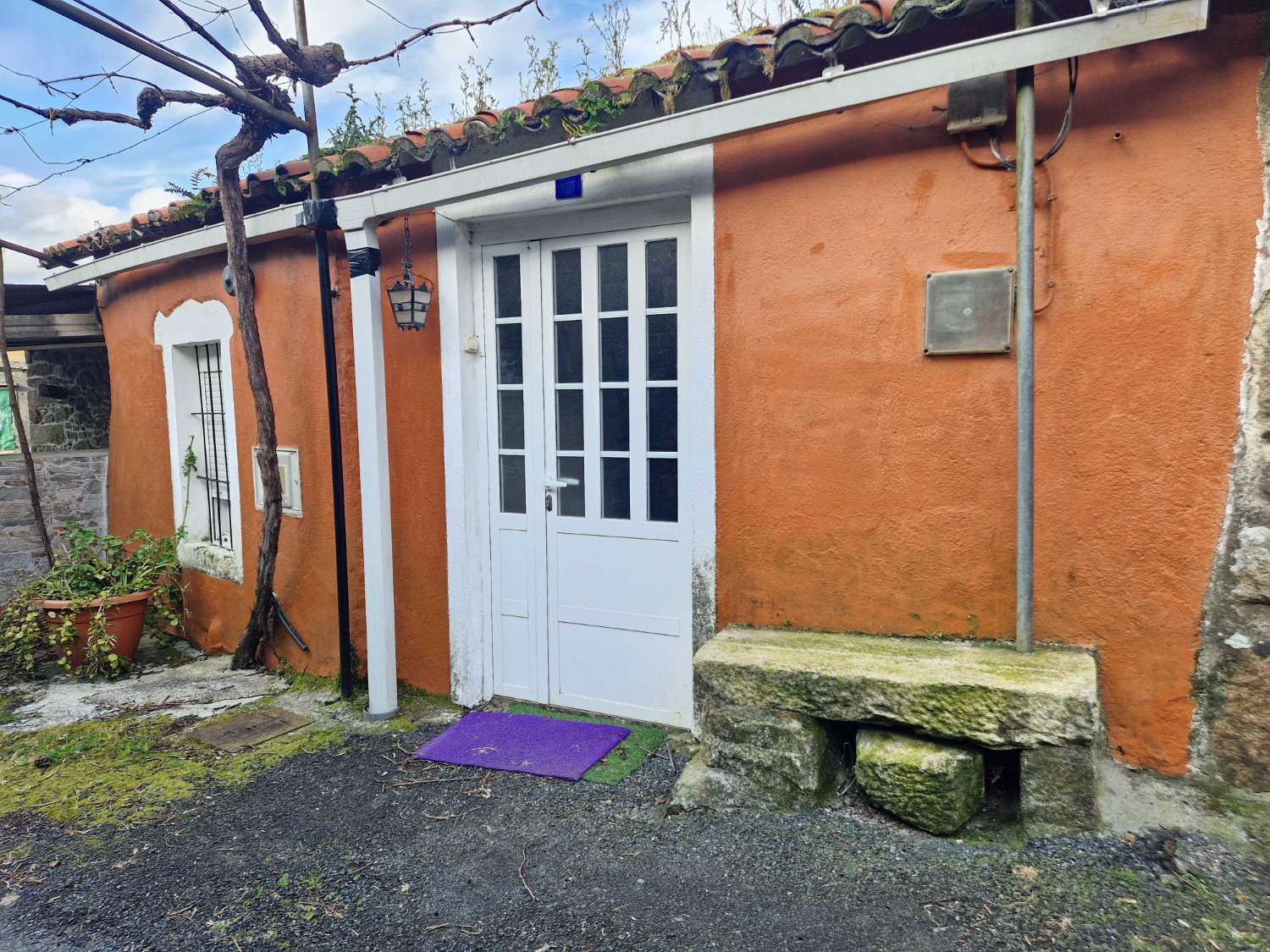 CASA PEQUEÑA CON PARCELA APARTE EN ZONA DE BASTAVALES, BRION