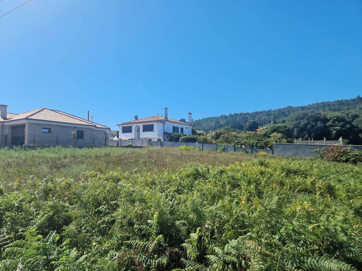 FINCA EDIFICABLE EN BASTAVALES, BRION