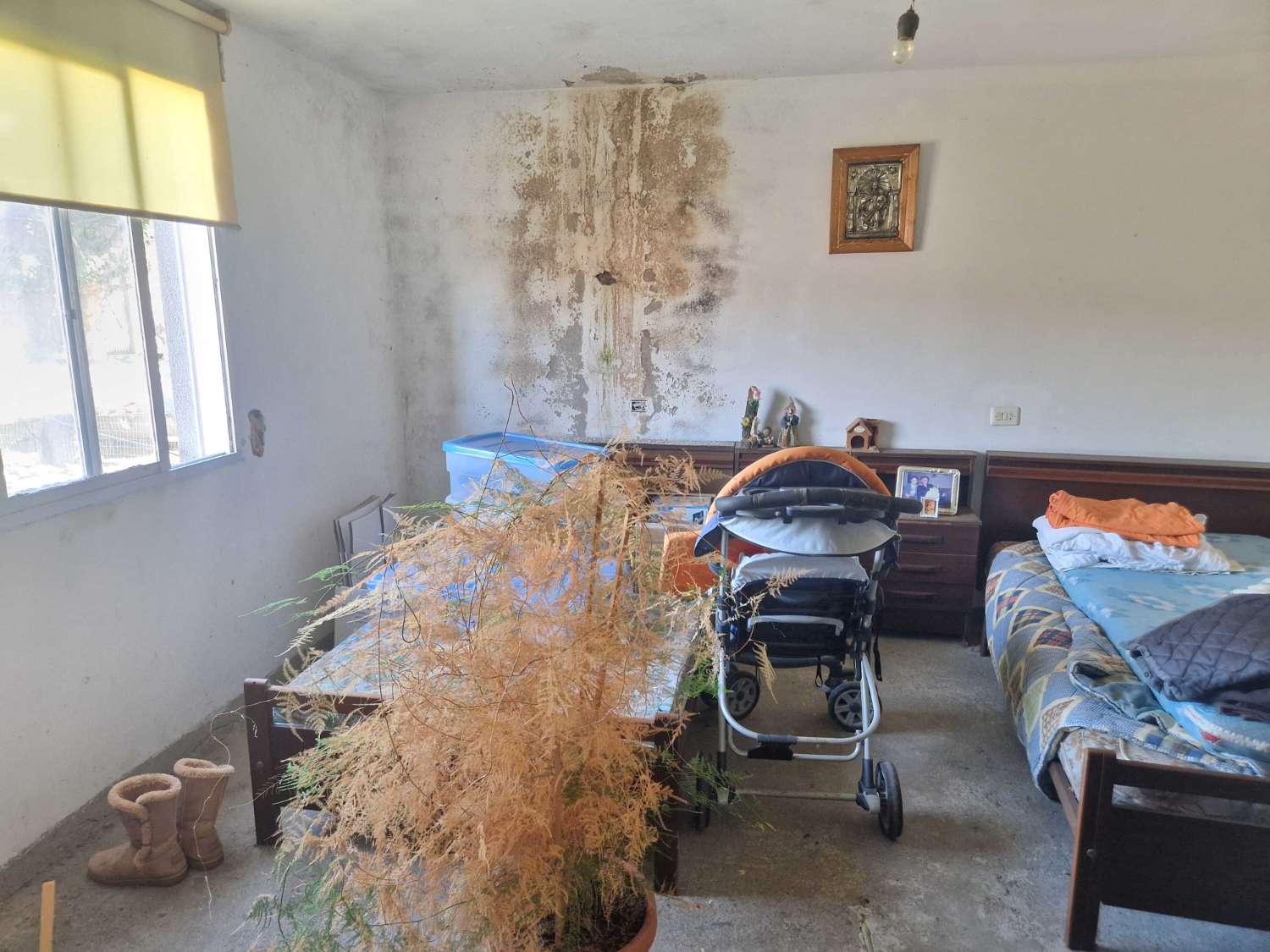 CASA INDEPENDIENTE CON ALMACEN Y TERRENO EN ZONA DE ONS, BRION