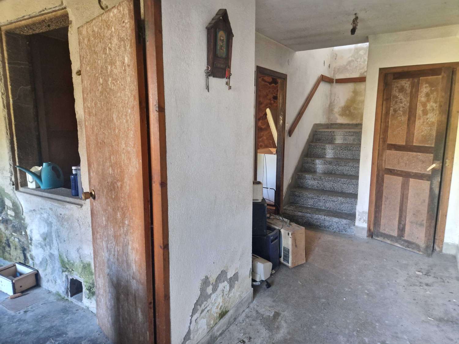 CASA INDEPENDIENTE CON ALMACEN Y TERRENO EN ZONA DE ONS, BRION