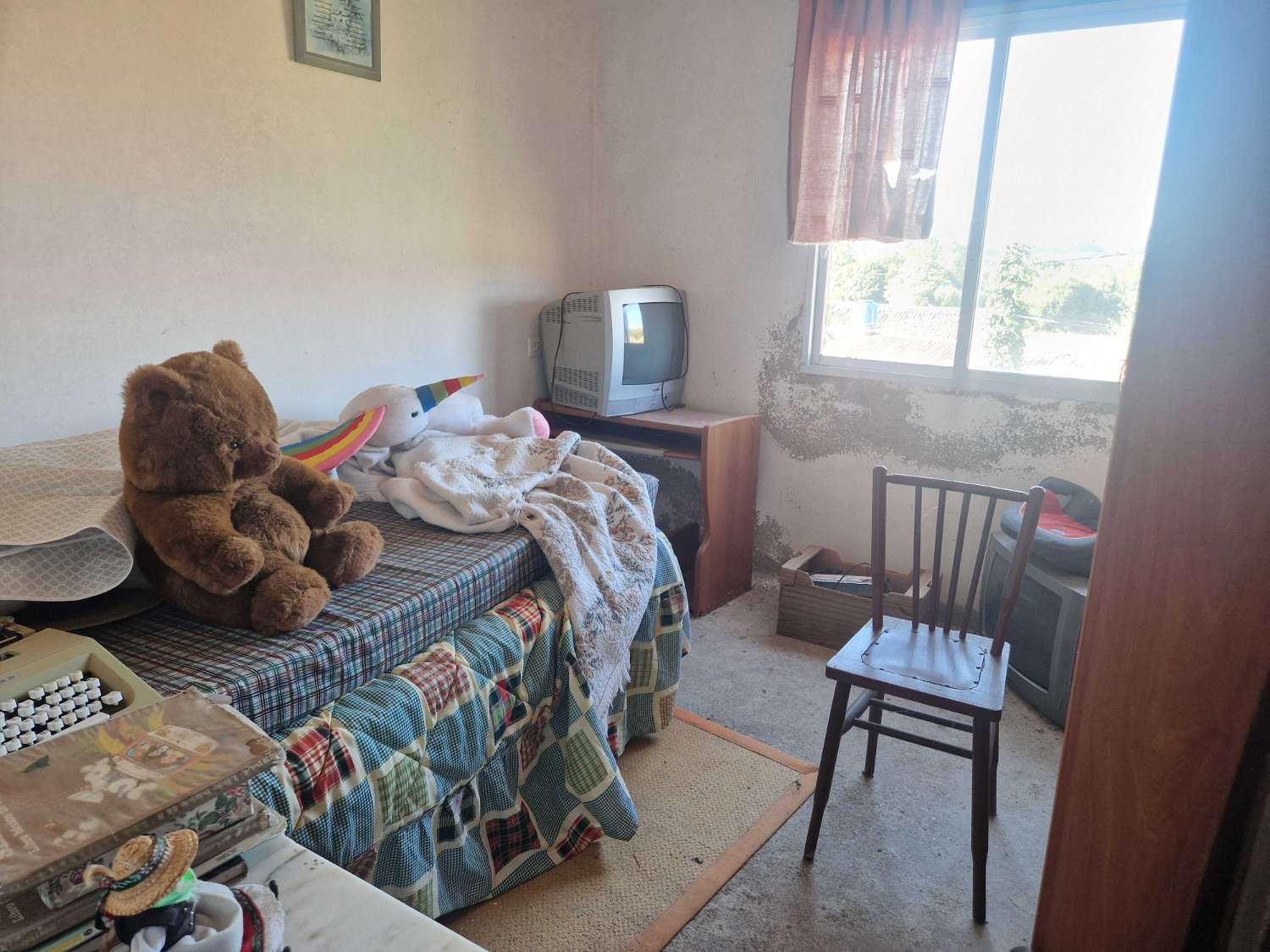 CASA INDEPENDIENTE CON ALMACEN Y TERRENO EN ZONA DE ONS, BRION