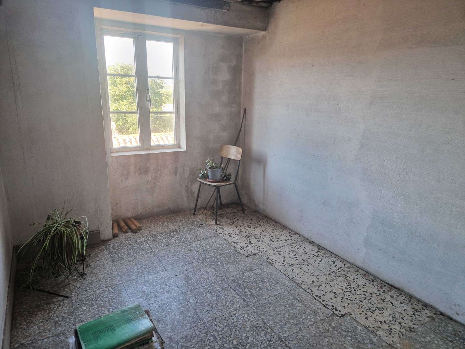 CASA INDEPENDIENTE CON ALMACEN Y TERRENO EN ZONA DE ONS, BRION