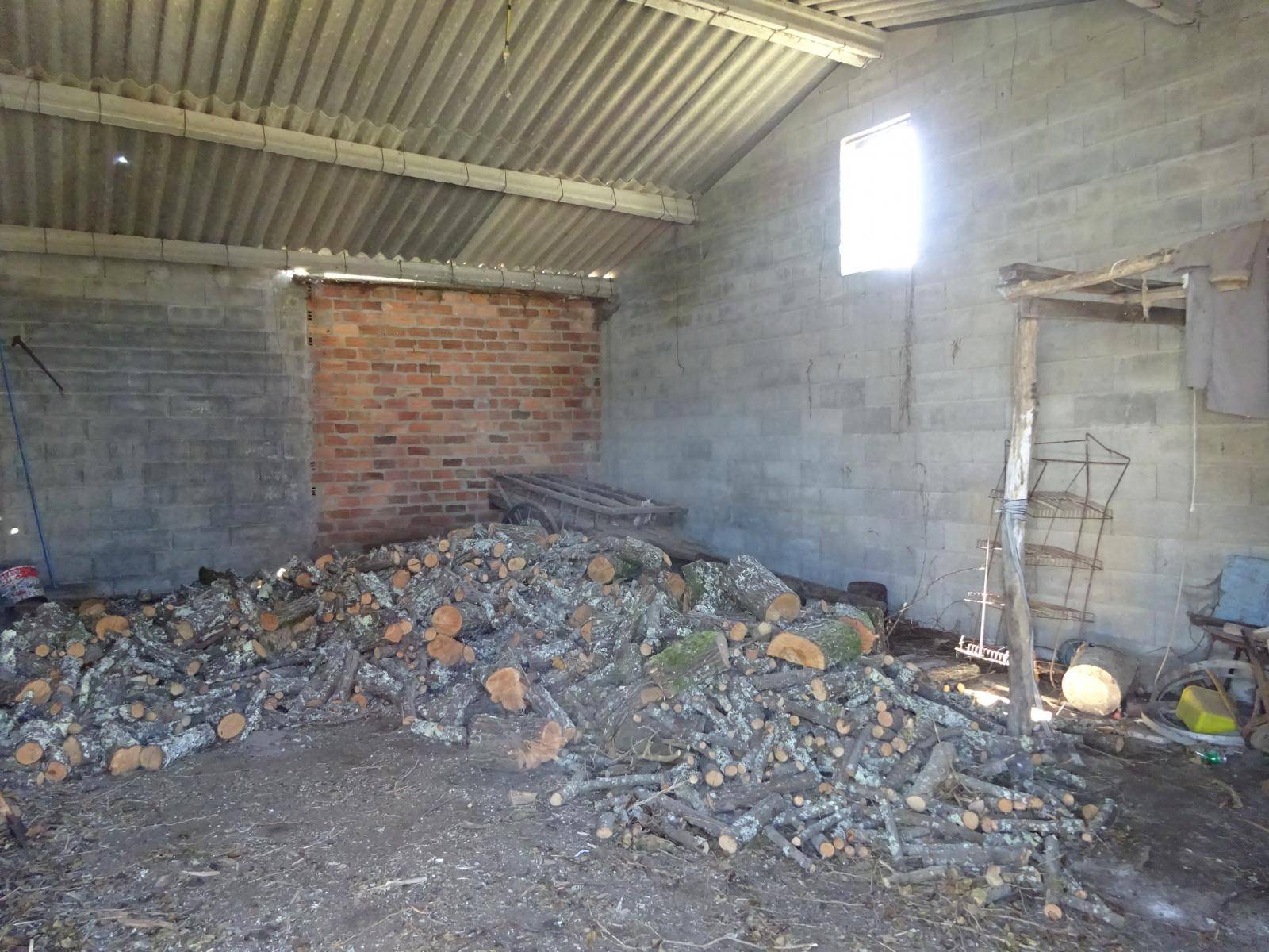 CASA DE PIEDRA CON ALMACEN Y AMPLIO TERRENO AL LADO DE BERTAMIRANS