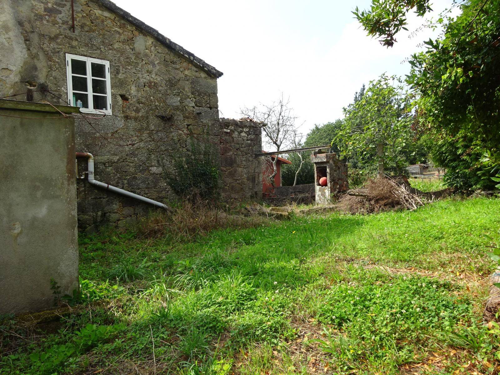 CASA DE PIEDRA CON FINCA SEGREGABLE ZONA TRASMONTE, AMES