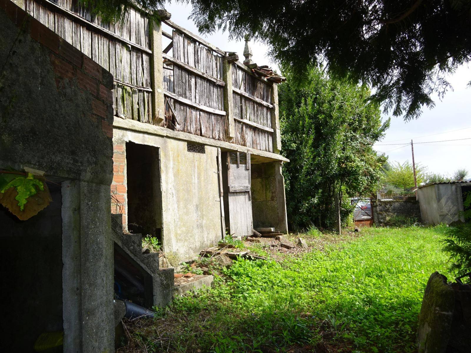 CASA DE PIEDRA CON FINCA SEGREGABLE ZONA TRASMONTE, AMES