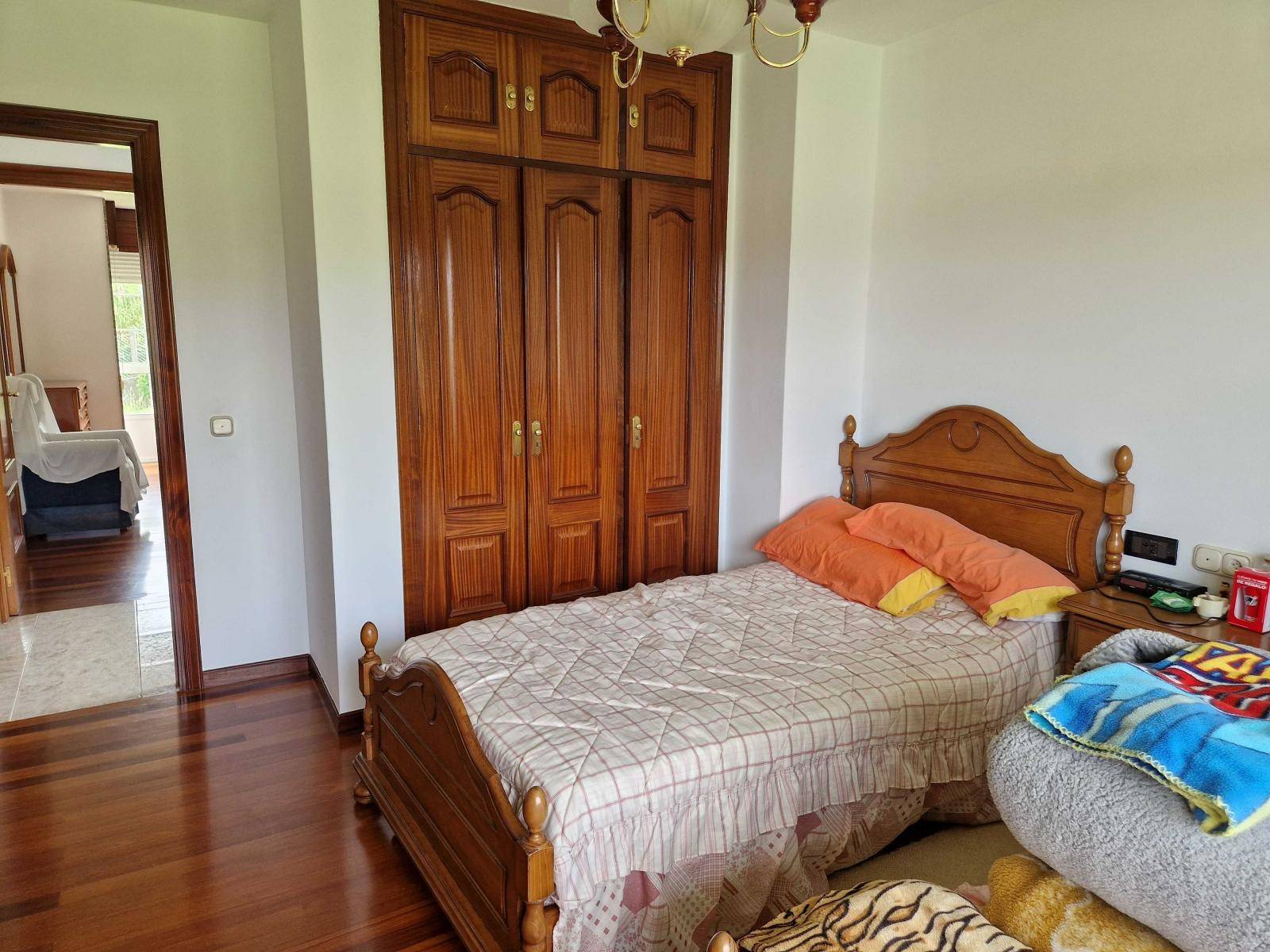 CASA INDEPENDIENTE CON TERRENO ZONA DE CALO, TEO