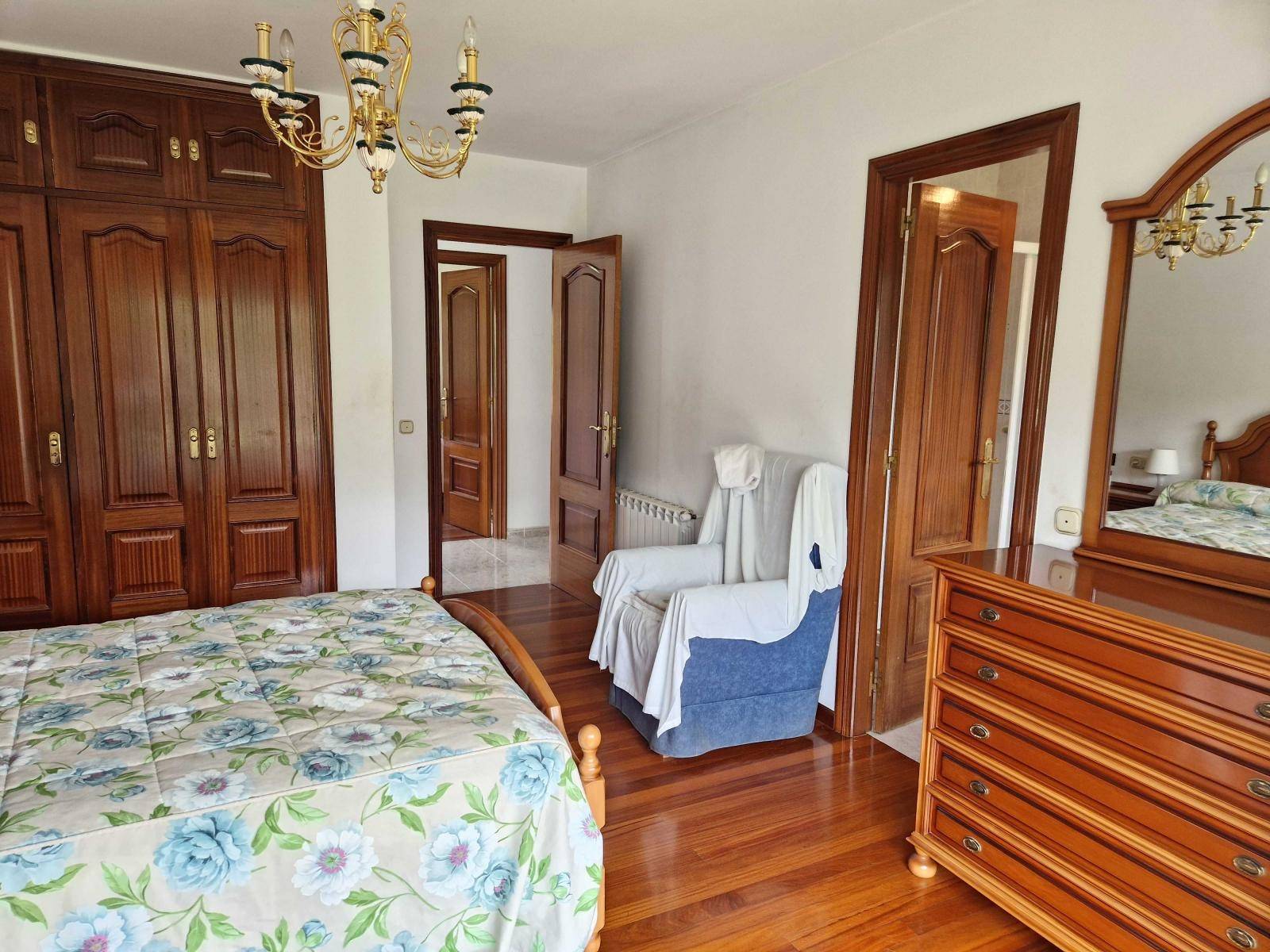 CASA INDEPENDIENTE CON TERRENO ZONA DE CALO, TEO