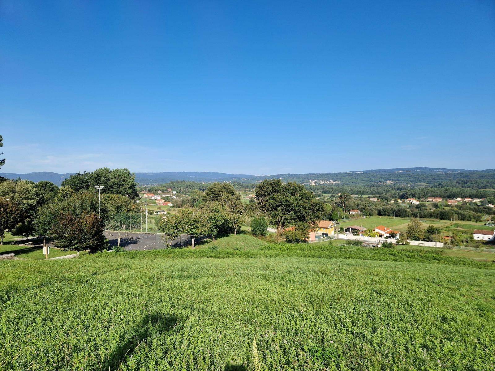 FINCA CON PRECIOSAS VISTAS EN BASTAVALES, BRION