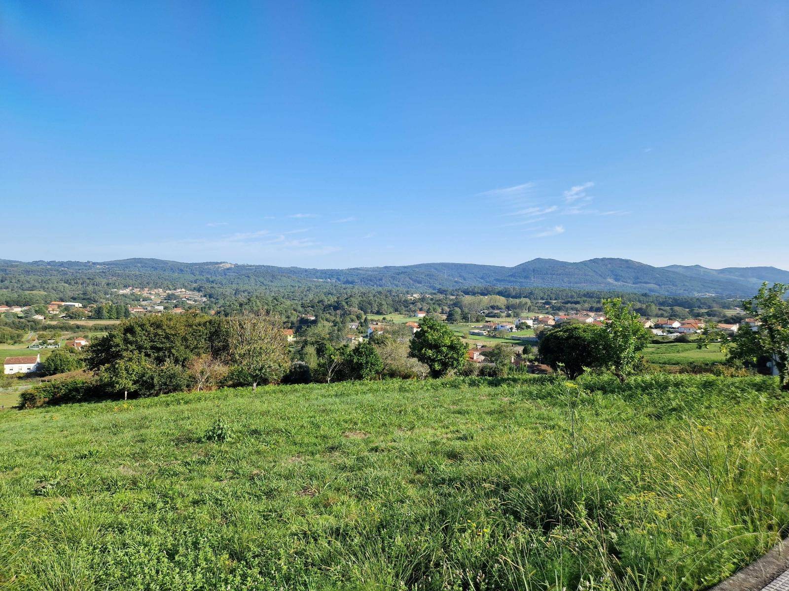 FINCA CON PRECIOSAS VISTAS EN BASTAVALES, BRION