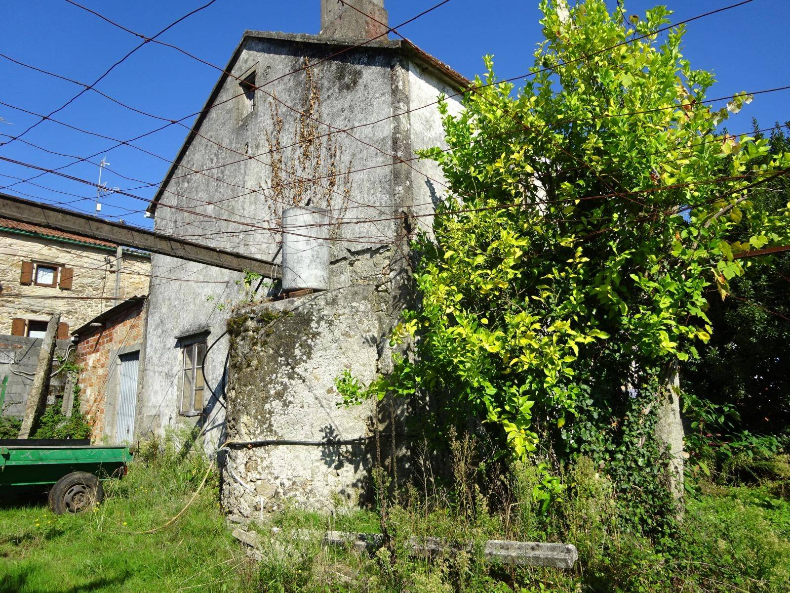 CASA DE PIEDRA CON ALMACEN Y TERRENO ZONA RARIS, TEO