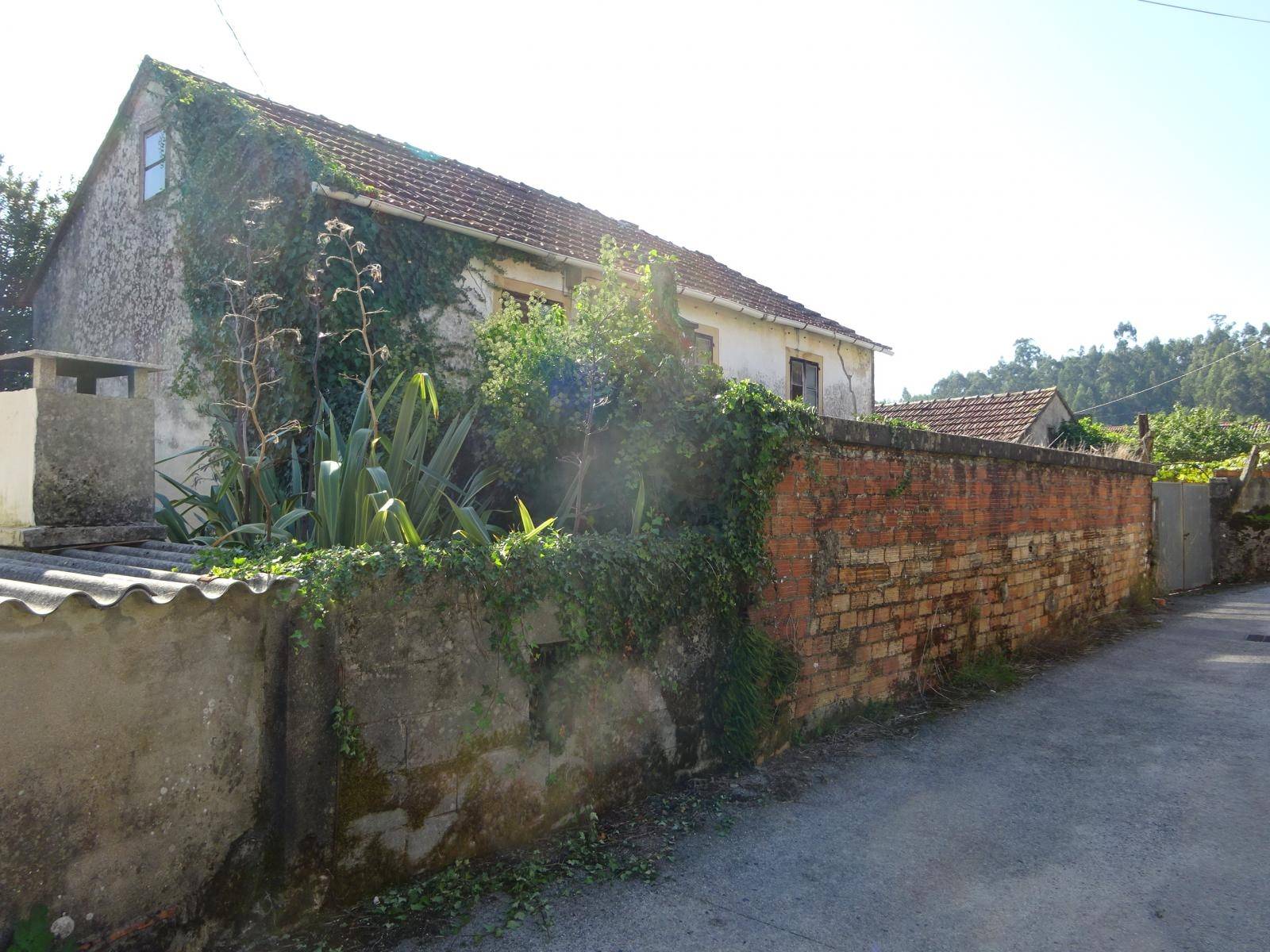 CASA DE PIEDRA CON ALMACEN Y TERRENO ZONA RARIS, TEO